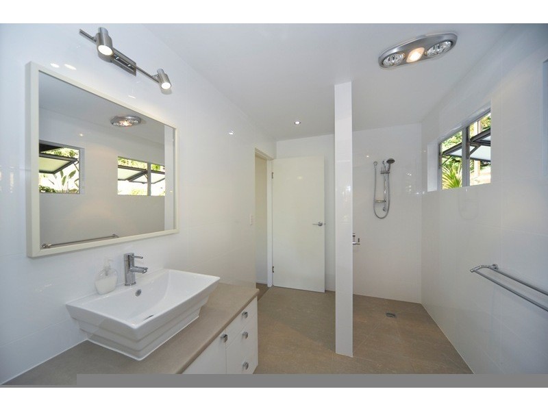 76 Tramican Street, Point Lookout QLD 4183