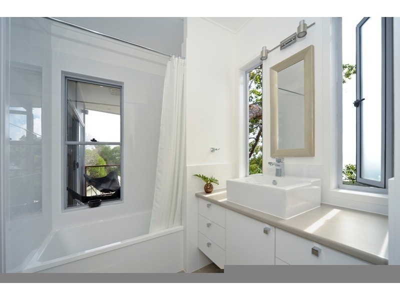 76 Tramican Street, Point Lookout QLD 4183