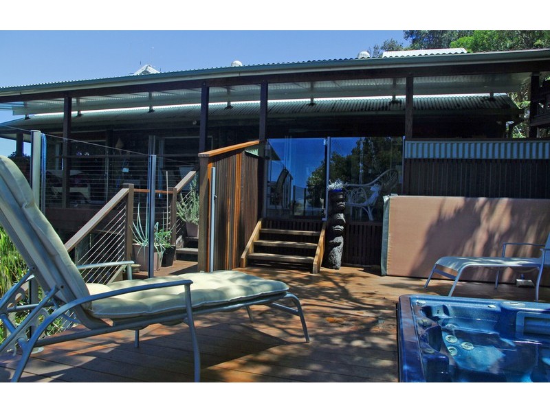 41 Cumming Parade, Point Lookout QLD 4183