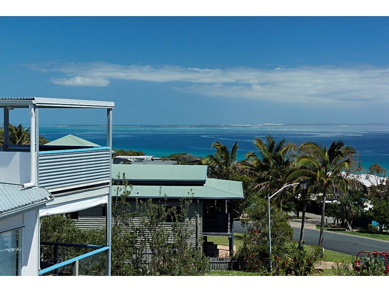 2/5 Pratt Court, Point Lookout QLD 4183