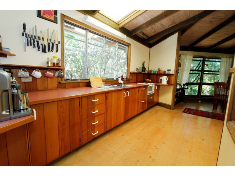 9 Waller Court, Point Lookout QLD 4183