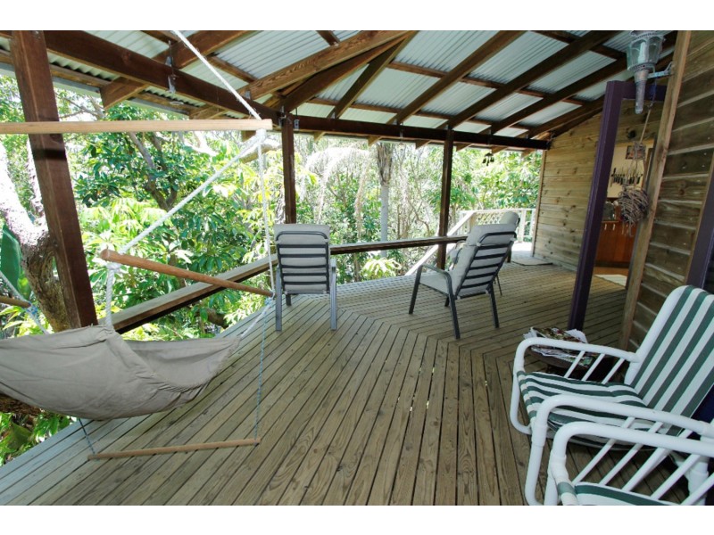 9 Waller Court, Point Lookout QLD 4183