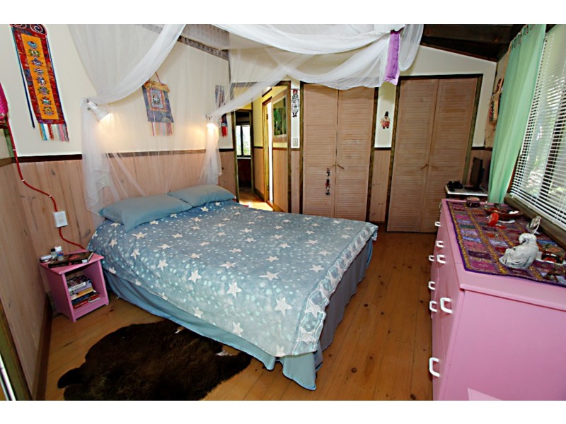 9 Waller Court, Point Lookout QLD 4183