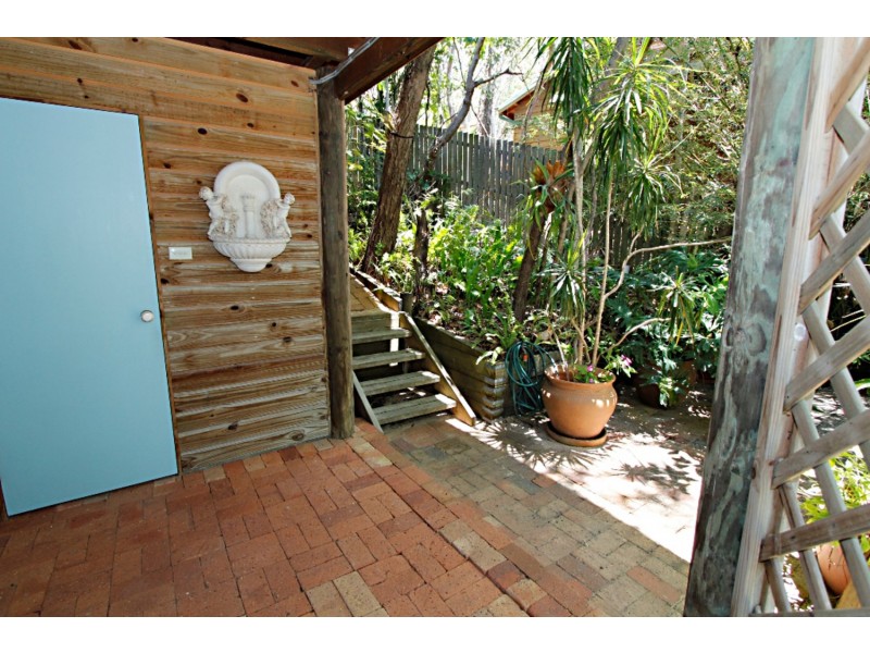 9 Waller Court, Point Lookout QLD 4183