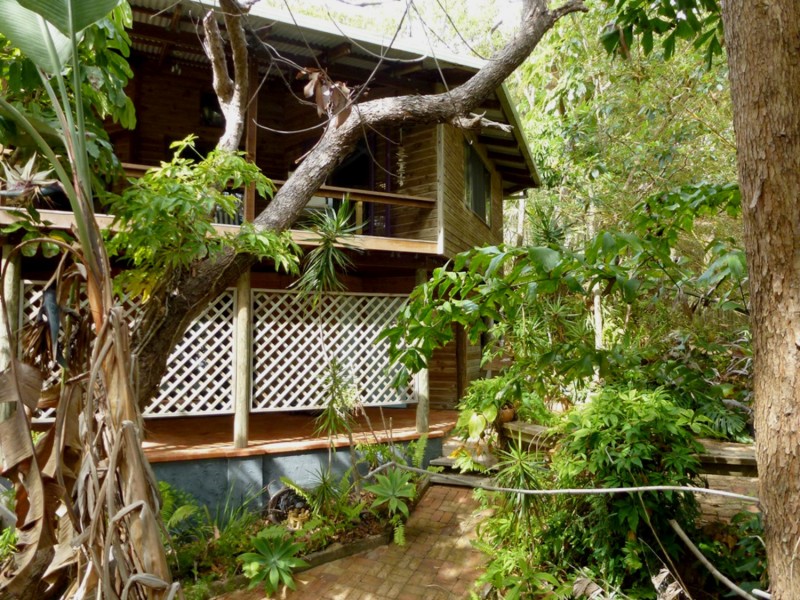 9 Waller Court, Point Lookout QLD 4183