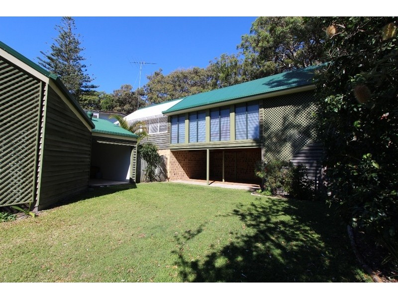 109 Dickson Way, Point Lookout QLD 4183