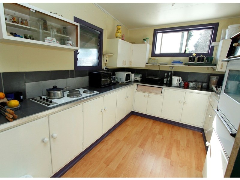 18 Oxley Parade, Dunwich QLD 4183