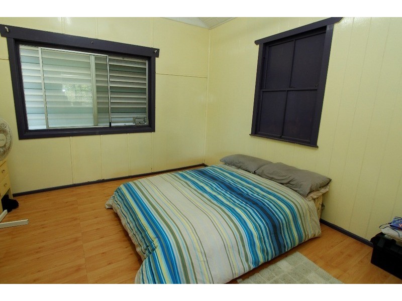 18 Oxley Parade, Dunwich QLD 4183