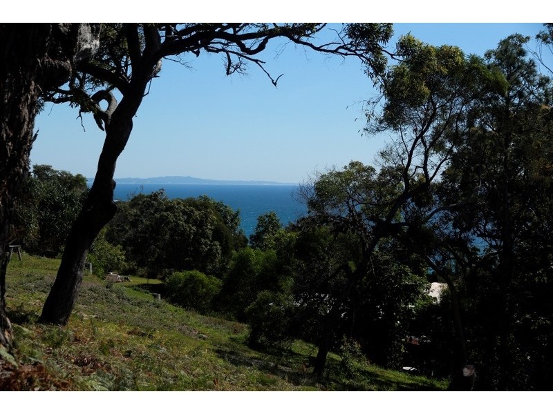 4 Baker Court, Point Lookout QLD 4183