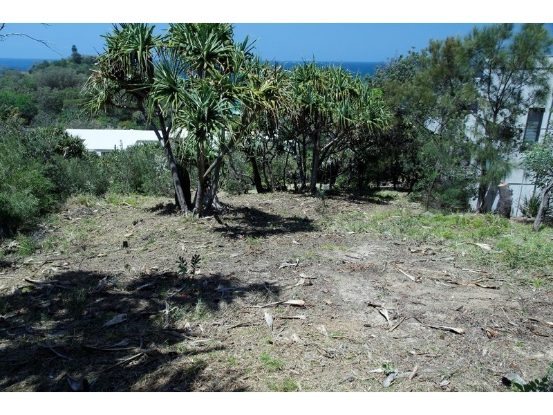 4 Samarinda Drive, Point Lookout QLD 4183