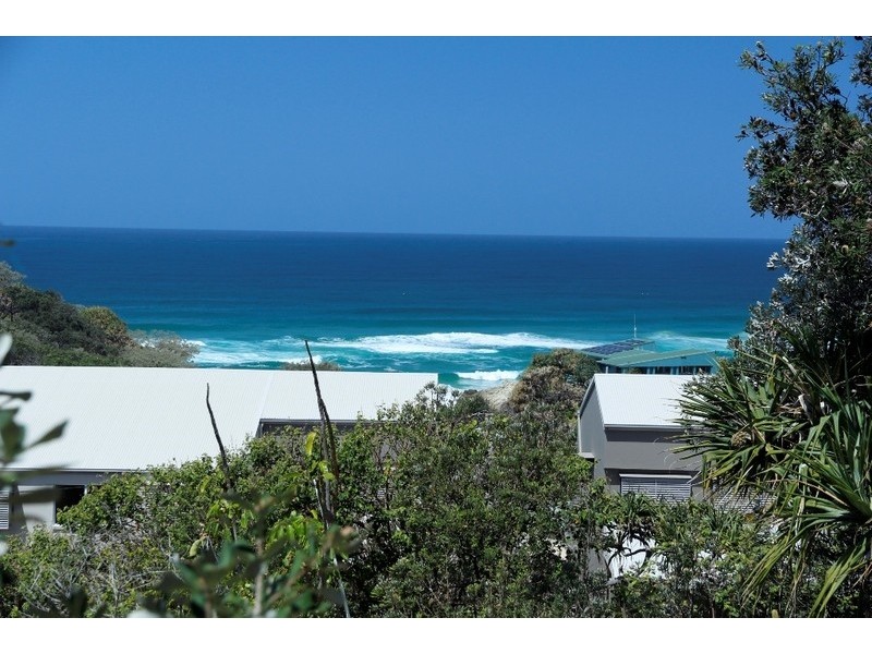 4 Samarinda Drive, Point Lookout QLD 4183