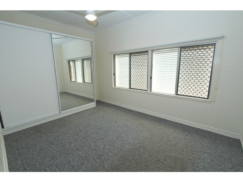 4 Oxley Parade, Dunwich QLD 4183