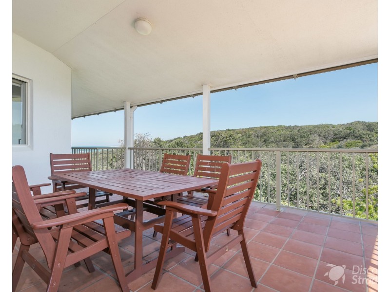 15/11-13  Samarinda Drive, Point Lookout QLD 4183