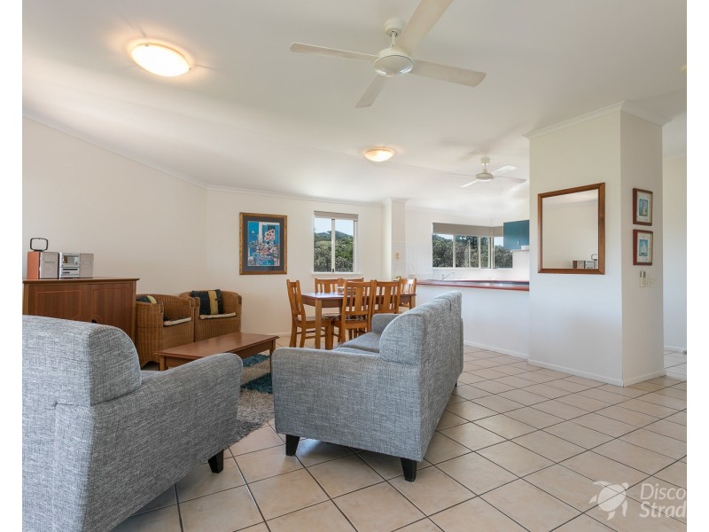 15/11-13  Samarinda Drive, Point Lookout QLD 4183