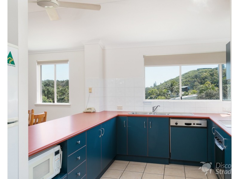 15/11-13  Samarinda Drive, Point Lookout QLD 4183