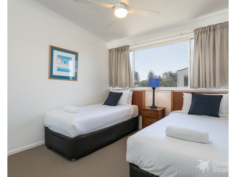 15/11-13  Samarinda Drive, Point Lookout QLD 4183
