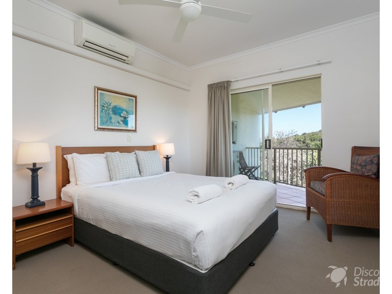 15/11-13  Samarinda Drive, Point Lookout QLD 4183