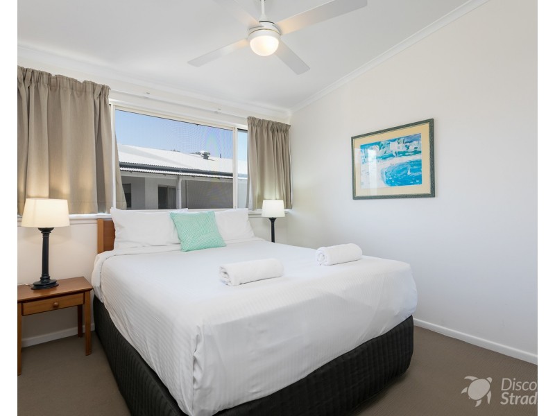 15/11-13  Samarinda Drive, Point Lookout QLD 4183