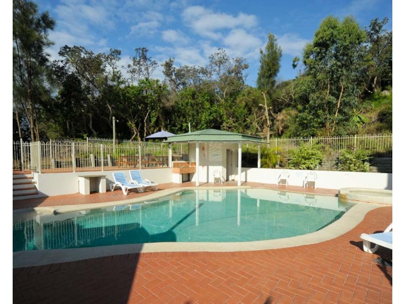 15/11-13  Samarinda Drive, Point Lookout QLD 4183