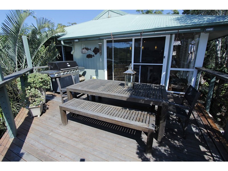 49 Cumming Parade, Point Lookout QLD 4183