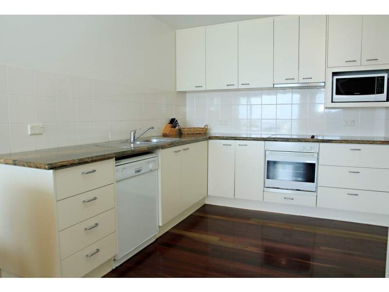 9/6 Cumming Parade, Point Lookout QLD 4183