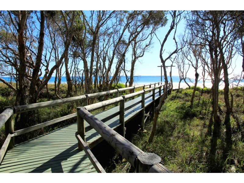 112 Dickson Way, Point Lookout QLD 4183