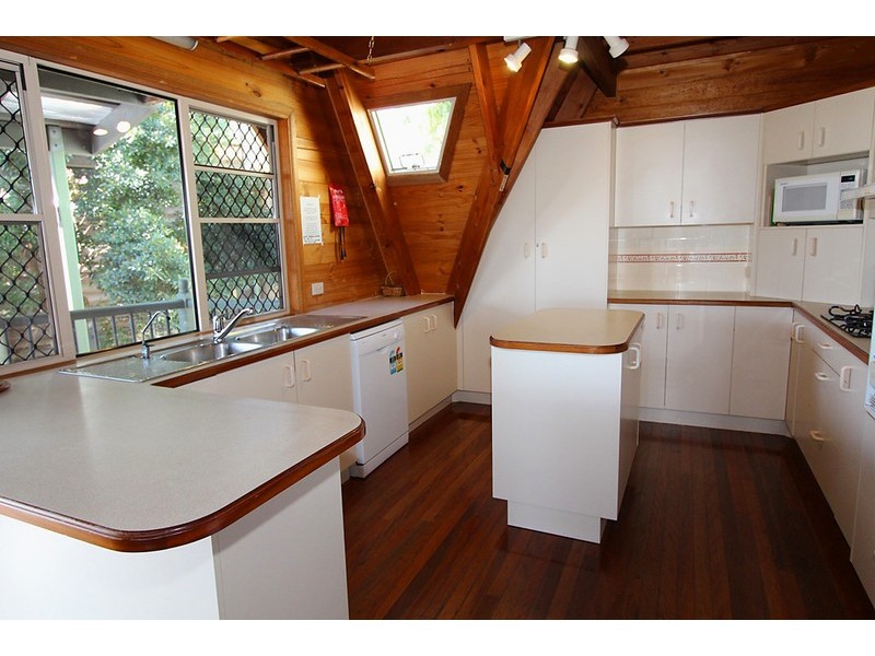 4 Merinda Crescent, Point Lookout QLD 4183