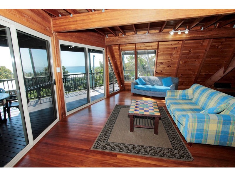 4 Merinda Crescent, Point Lookout QLD 4183