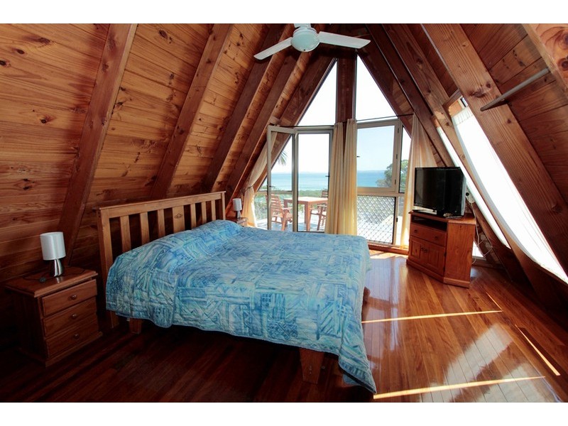 4 Merinda Crescent, Point Lookout QLD 4183