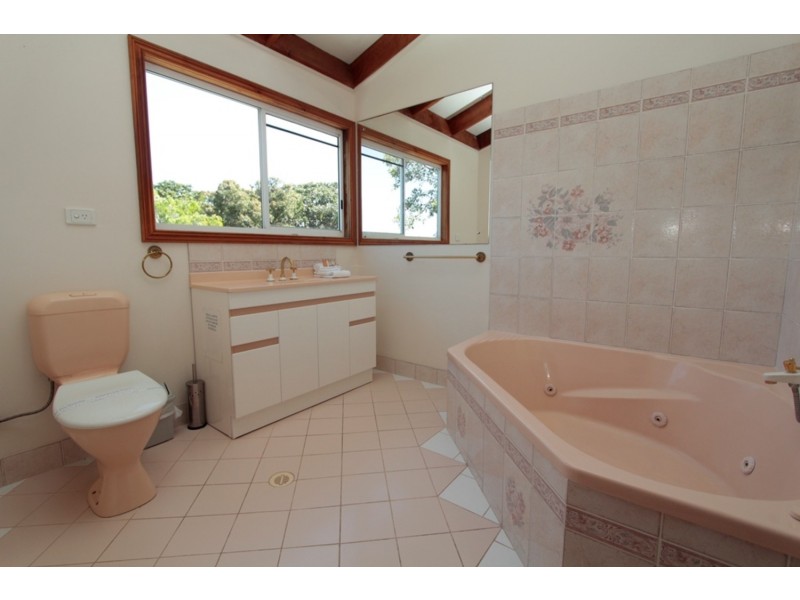 42 Karboora Drive, Point Lookout QLD 4183