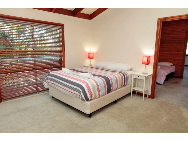 42 Karboora Drive, Point Lookout QLD 4183