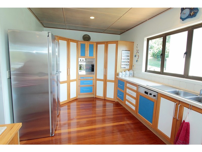 27 George Nothling Drive, Point Lookout QLD 4183