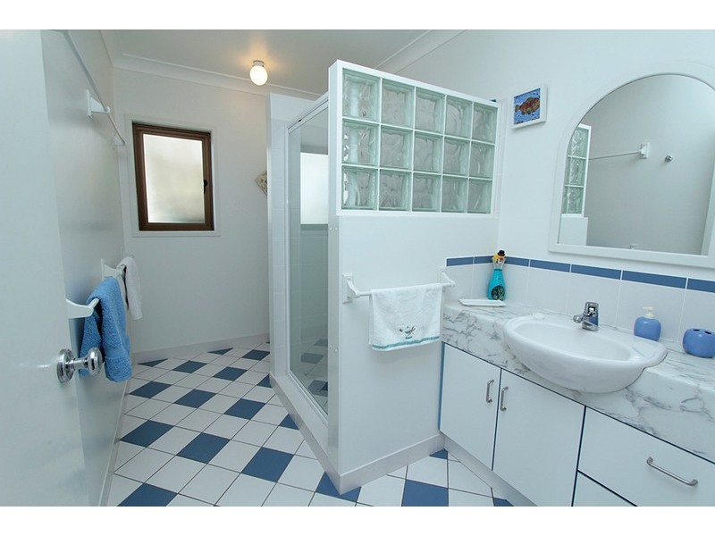 27 George Nothling Drive, Point Lookout QLD 4183