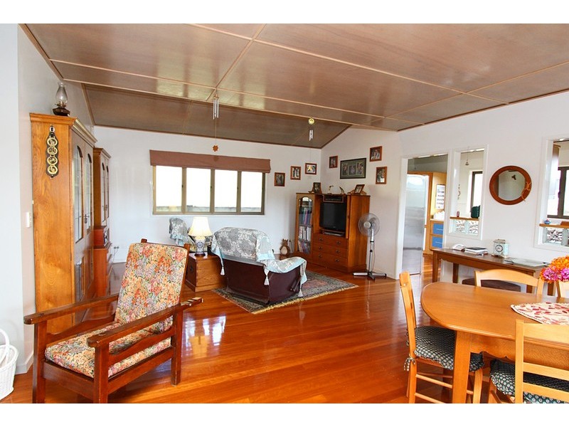 27 George Nothling Drive, Point Lookout QLD 4183