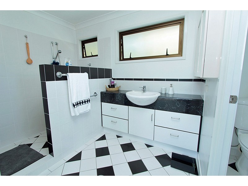 27 George Nothling Drive, Point Lookout QLD 4183