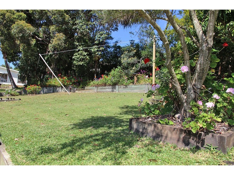 27 George Nothling Drive, Point Lookout QLD 4183