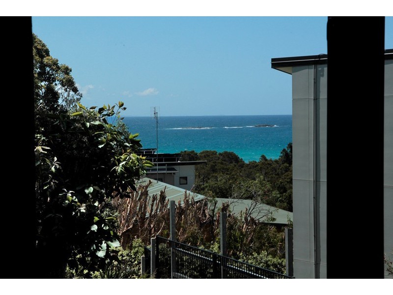 27 George Nothling Drive, Point Lookout QLD 4183