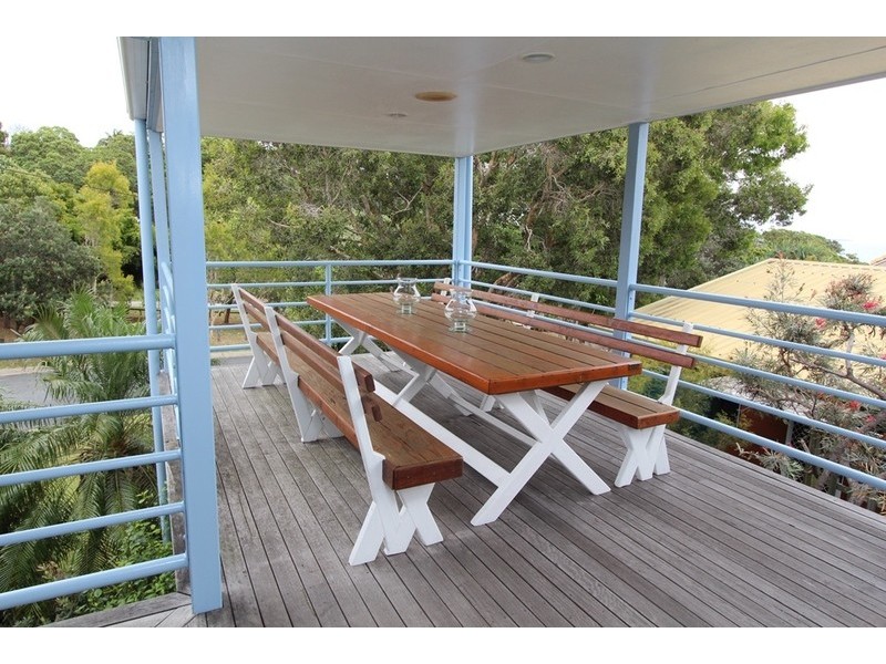 11 Booran Street, Point Lookout QLD 4183