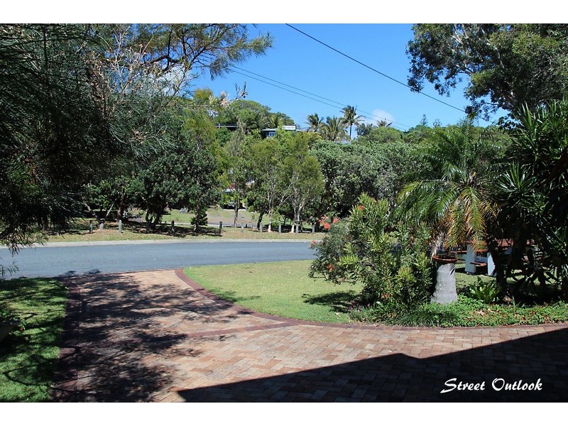 11 Booran Street, Point Lookout QLD 4183