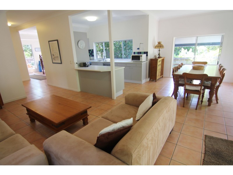 2/92 Mooloomba Road, Point Lookout QLD 4183