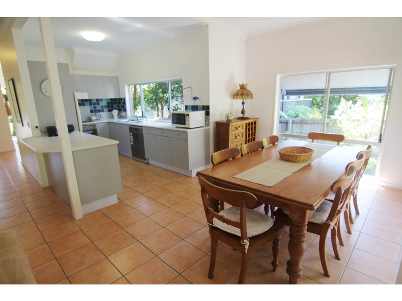 2/92 Mooloomba Road, Point Lookout QLD 4183