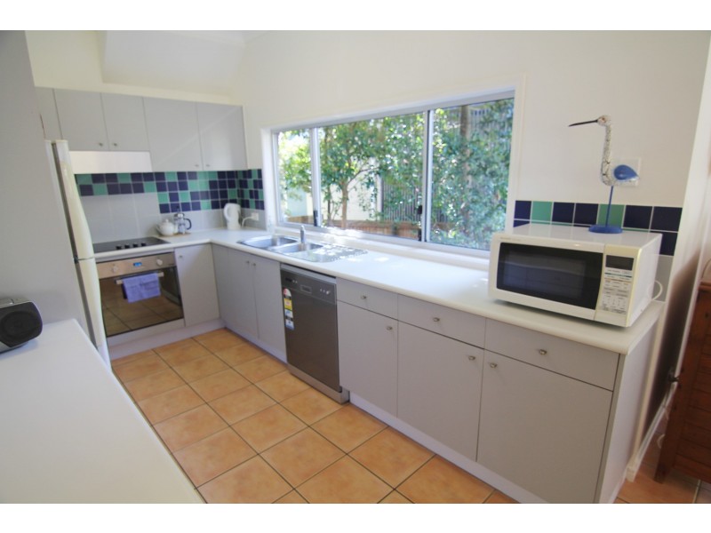 2/92 Mooloomba Road, Point Lookout QLD 4183