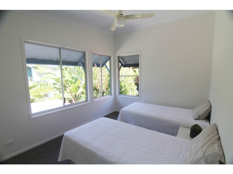 2/92 Mooloomba Road, Point Lookout QLD 4183