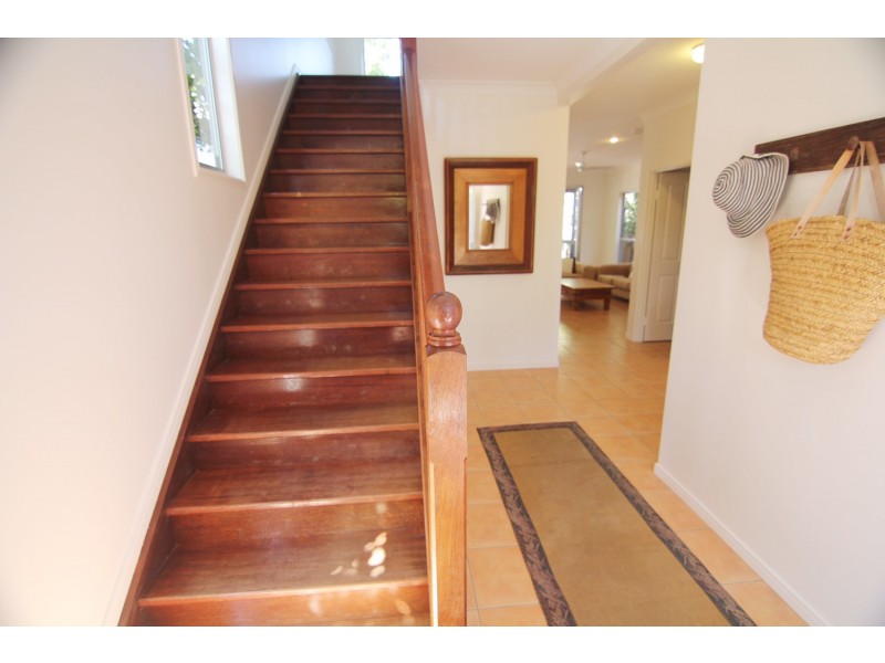 2/92 Mooloomba Road, Point Lookout QLD 4183