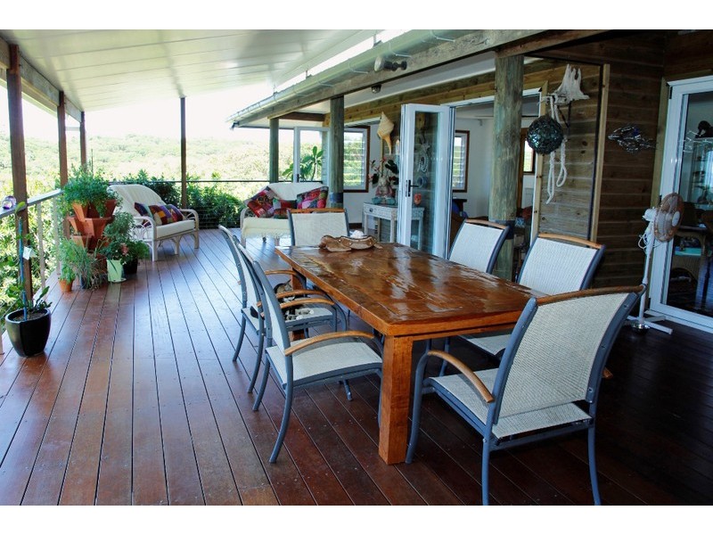 41 Cumming Parade, Point Lookout QLD 4183