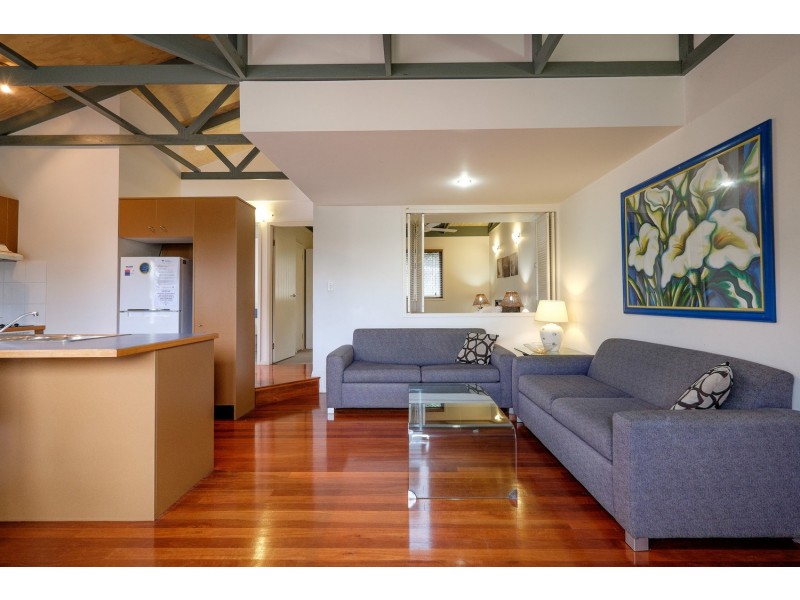 6/4 Kennedy Drive, Point Lookout QLD 4183