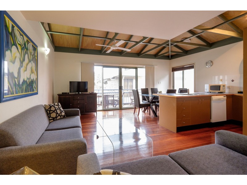 6/4 Kennedy Drive, Point Lookout QLD 4183