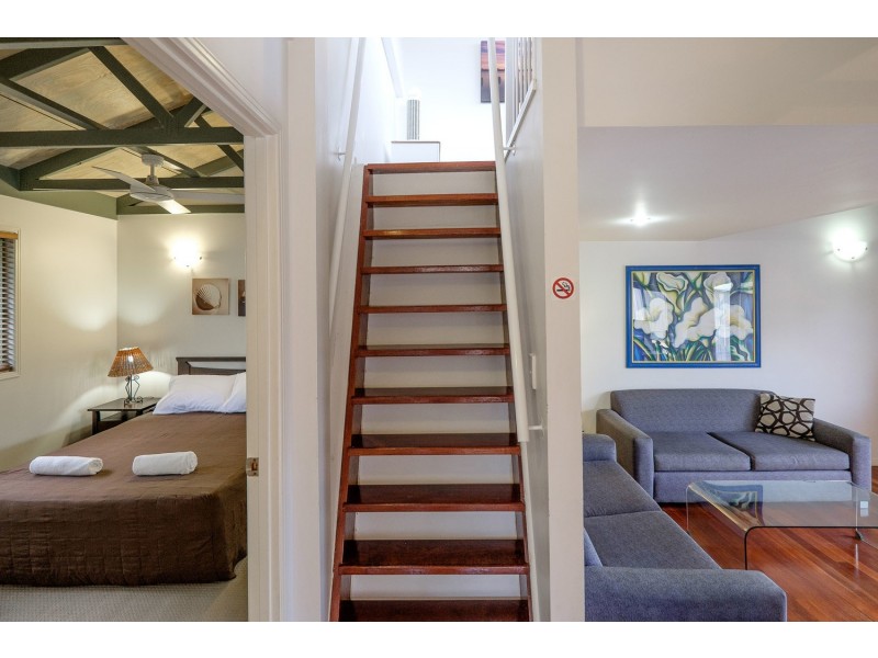 6/4 Kennedy Drive, Point Lookout QLD 4183