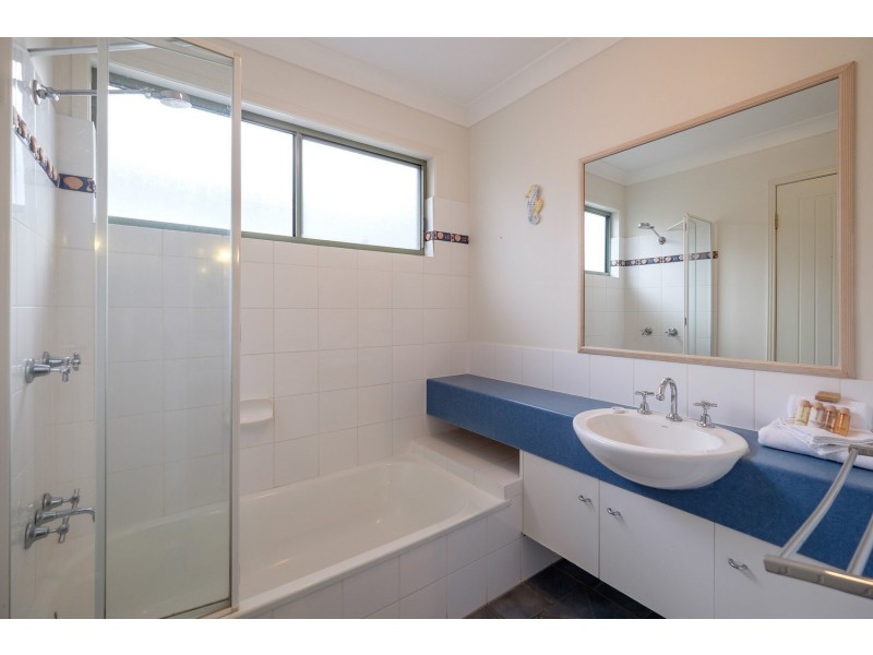 6/4 Kennedy Drive, Point Lookout QLD 4183