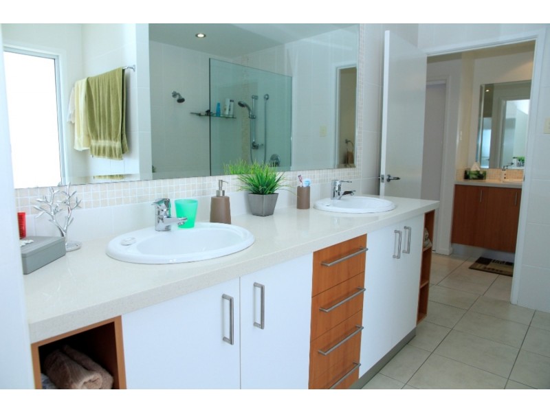 66 Tramican Street, Point Lookout QLD 4183